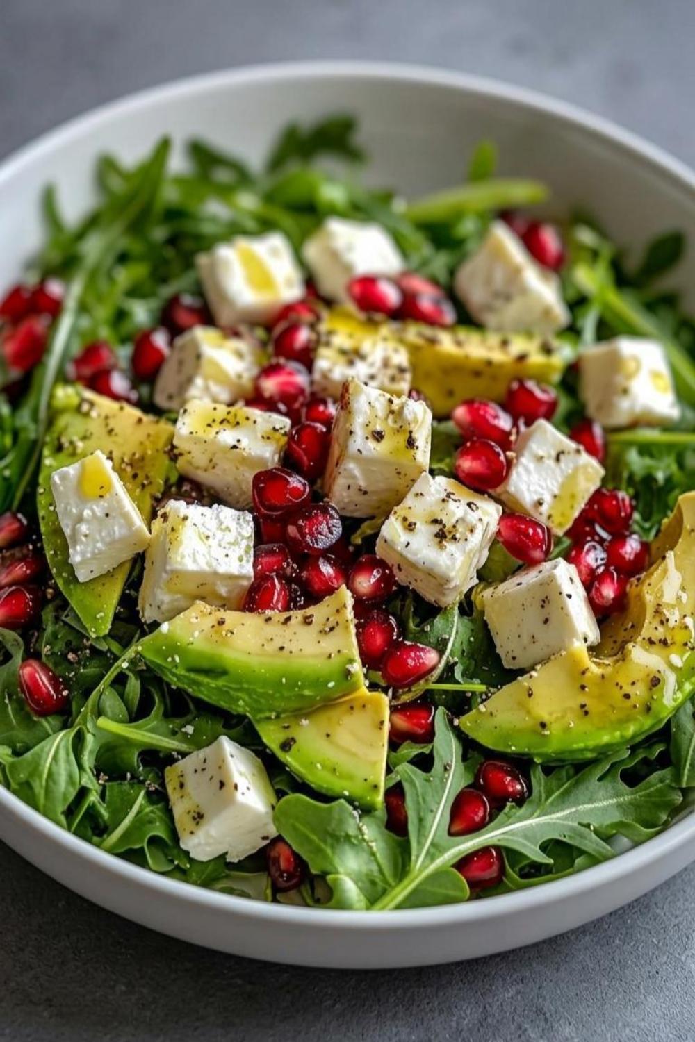 Template of Sałatka awokado granat feta