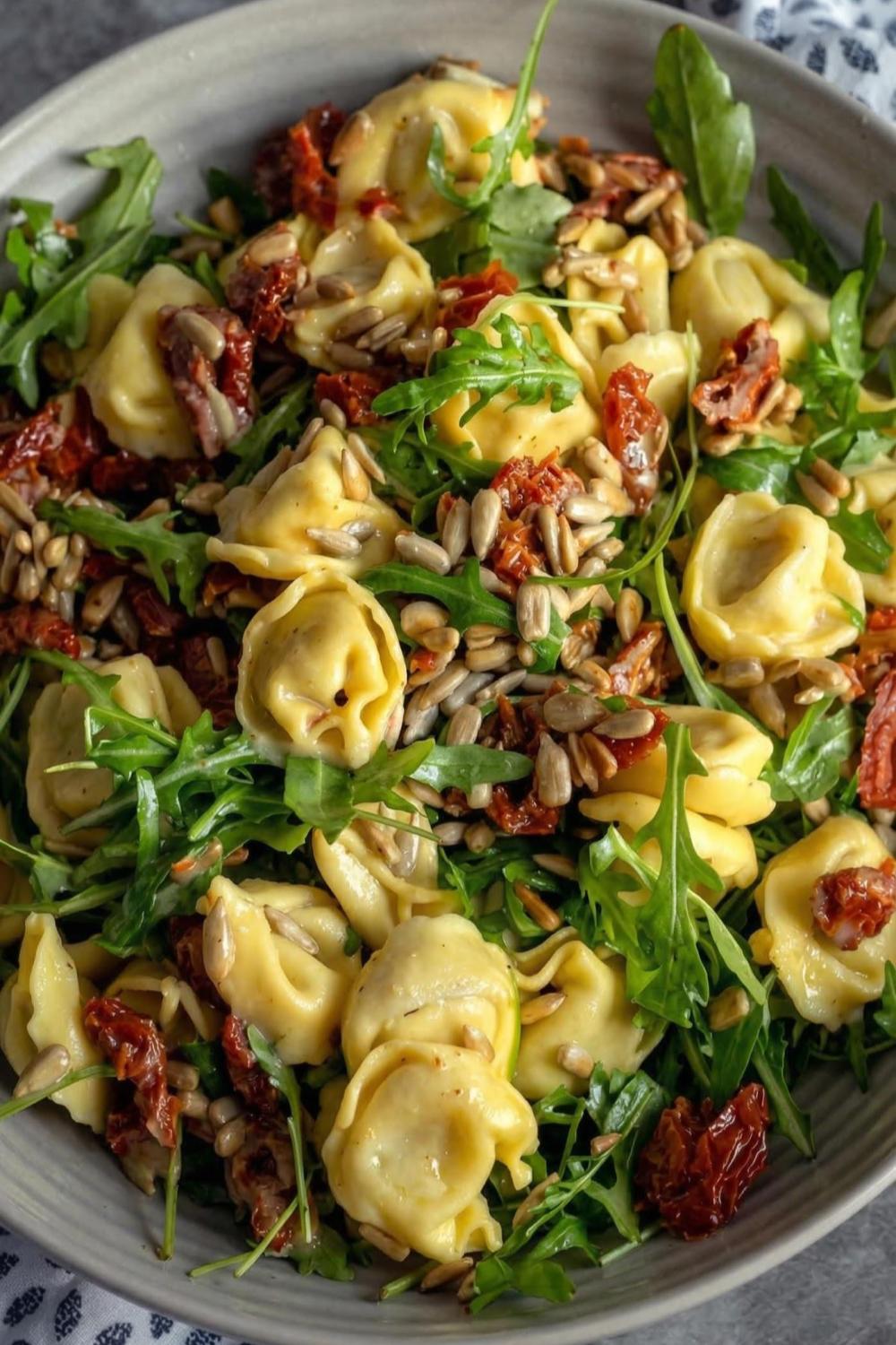 Template of Sałatka tortellini rukola pomidory