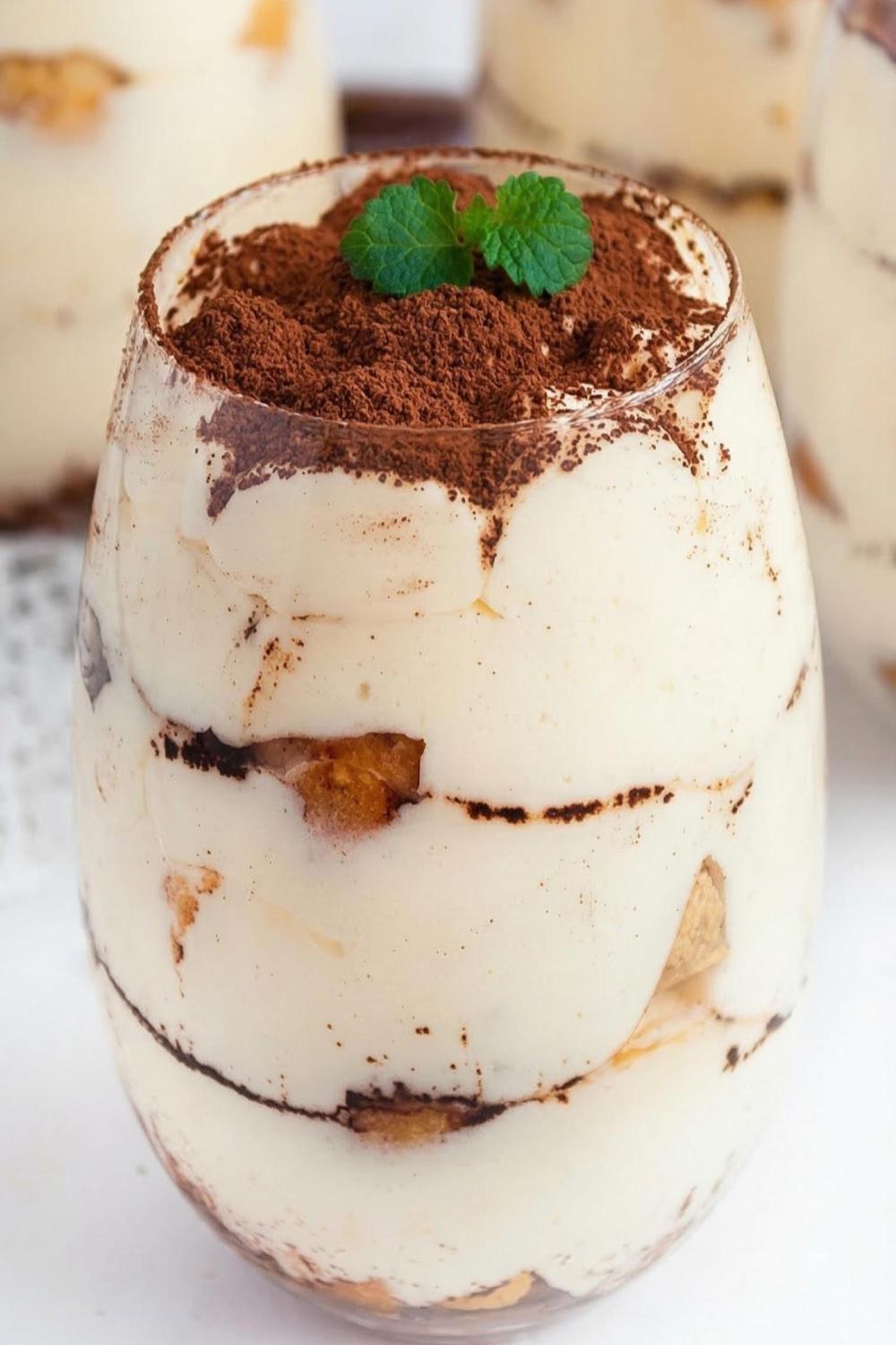 Template of Tiramisu w pucharkach