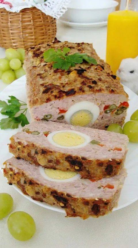A slice of meat pie with an egg in the middle.