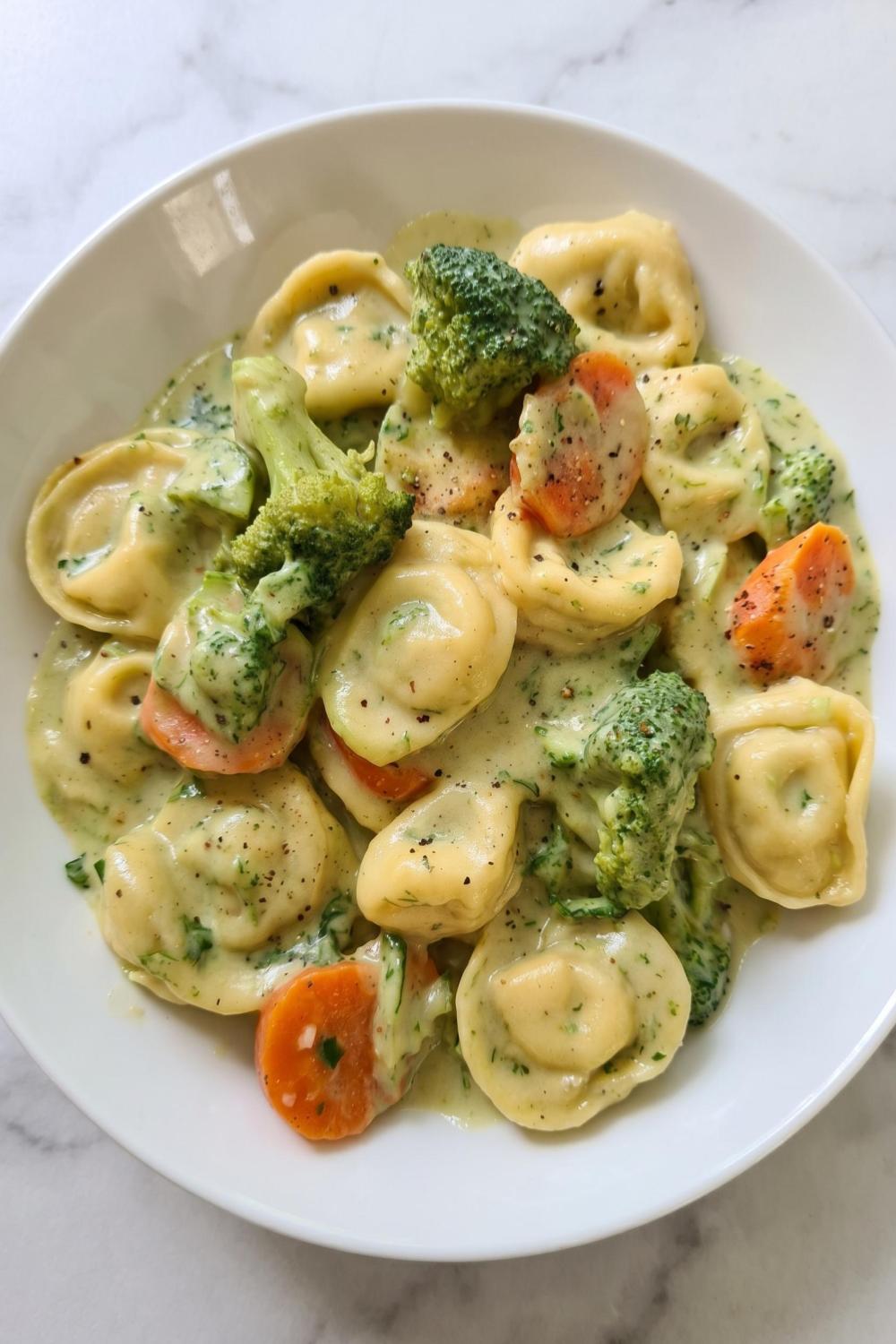 Template of Tortellini kremowy sos brokuł