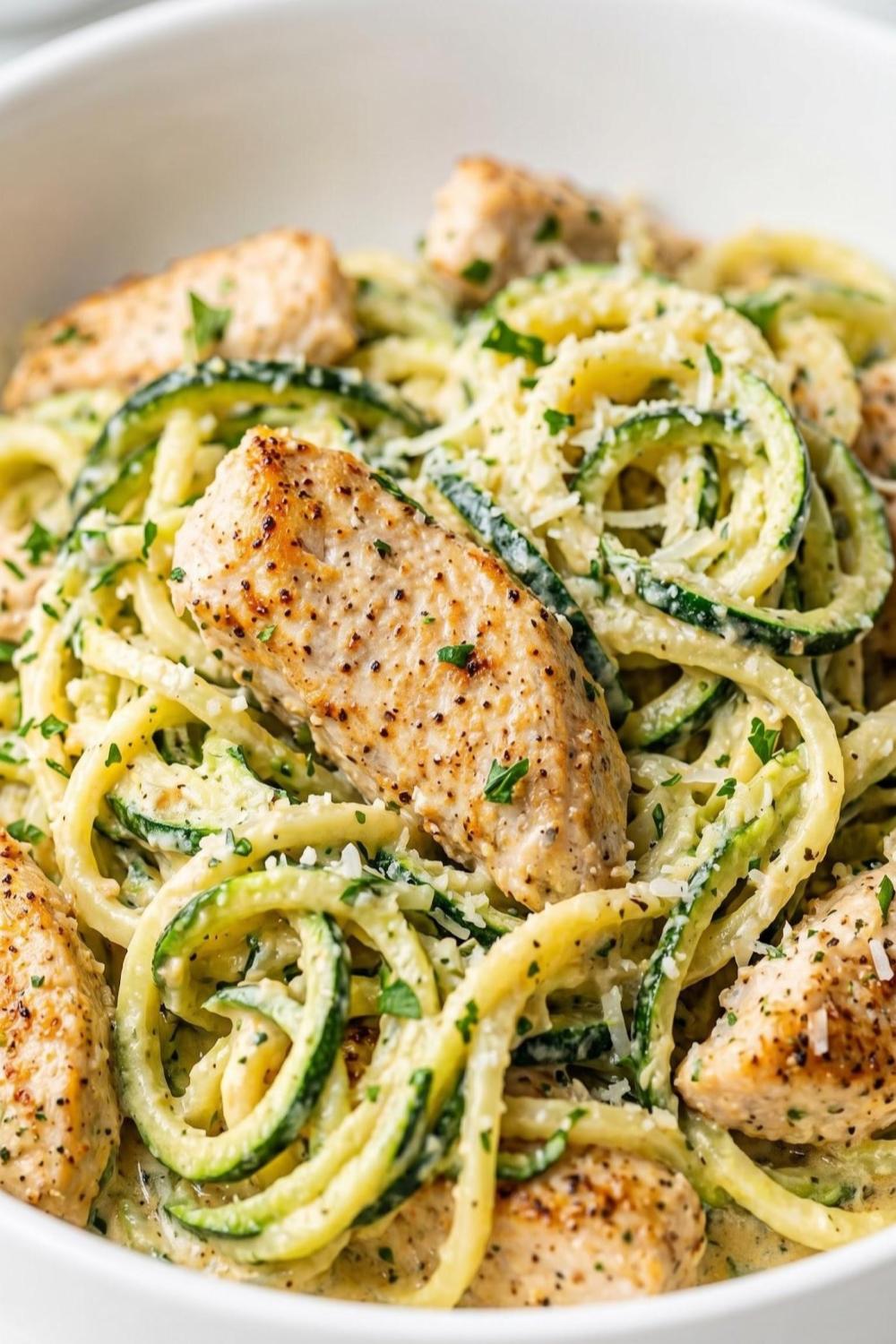 Template of Keto makaron cukinia serowy