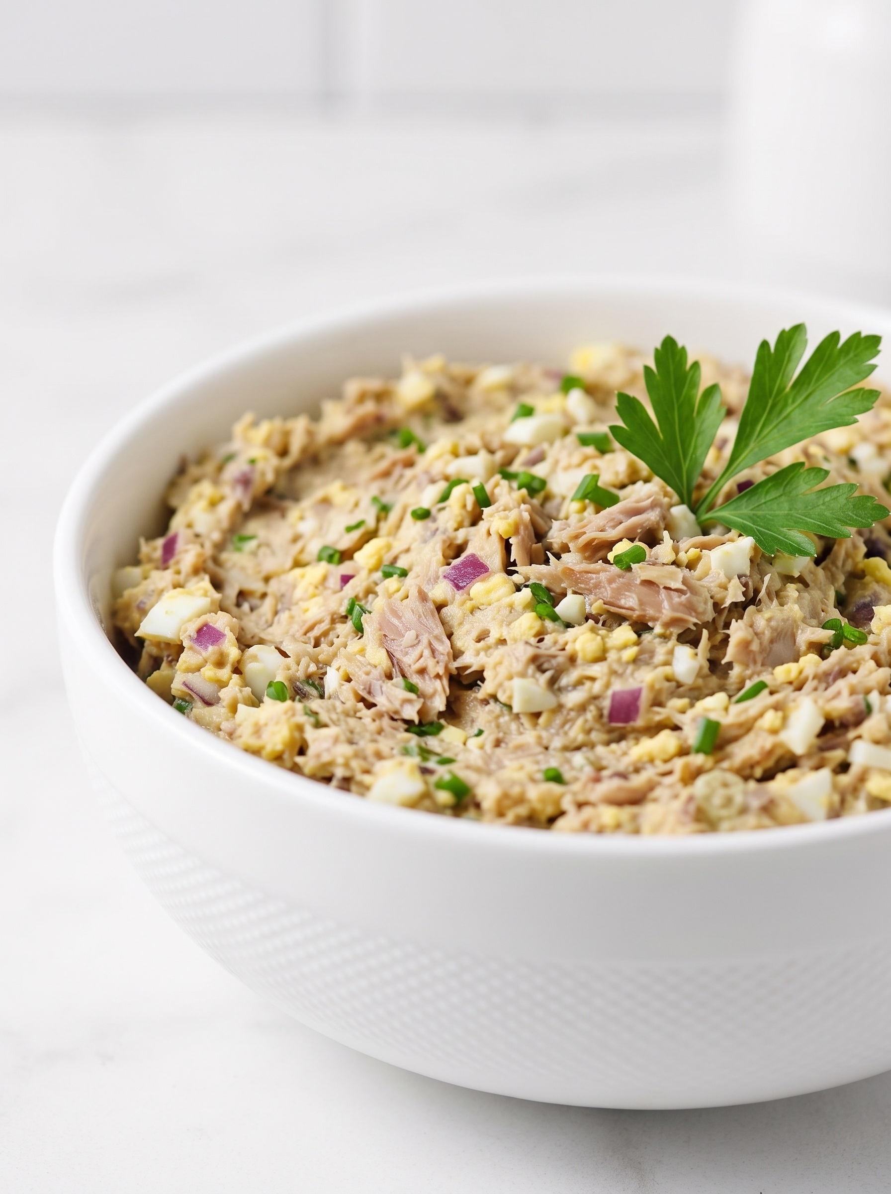 A bowl of chłodnik z buraczków.