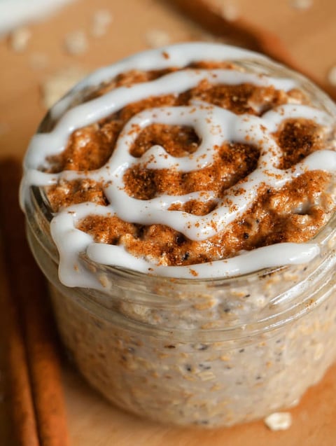 Słoik owsianki z cynamonem