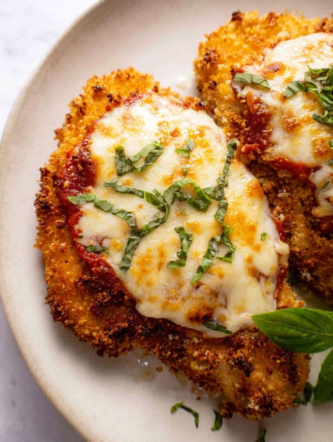 Porcja kurczaka z serem i ziołami